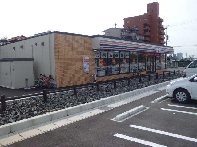 コンビニ　セブンイレブン（コンビニ）まで600m