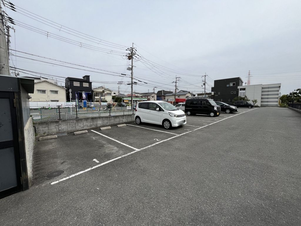 駐車場　駐車場