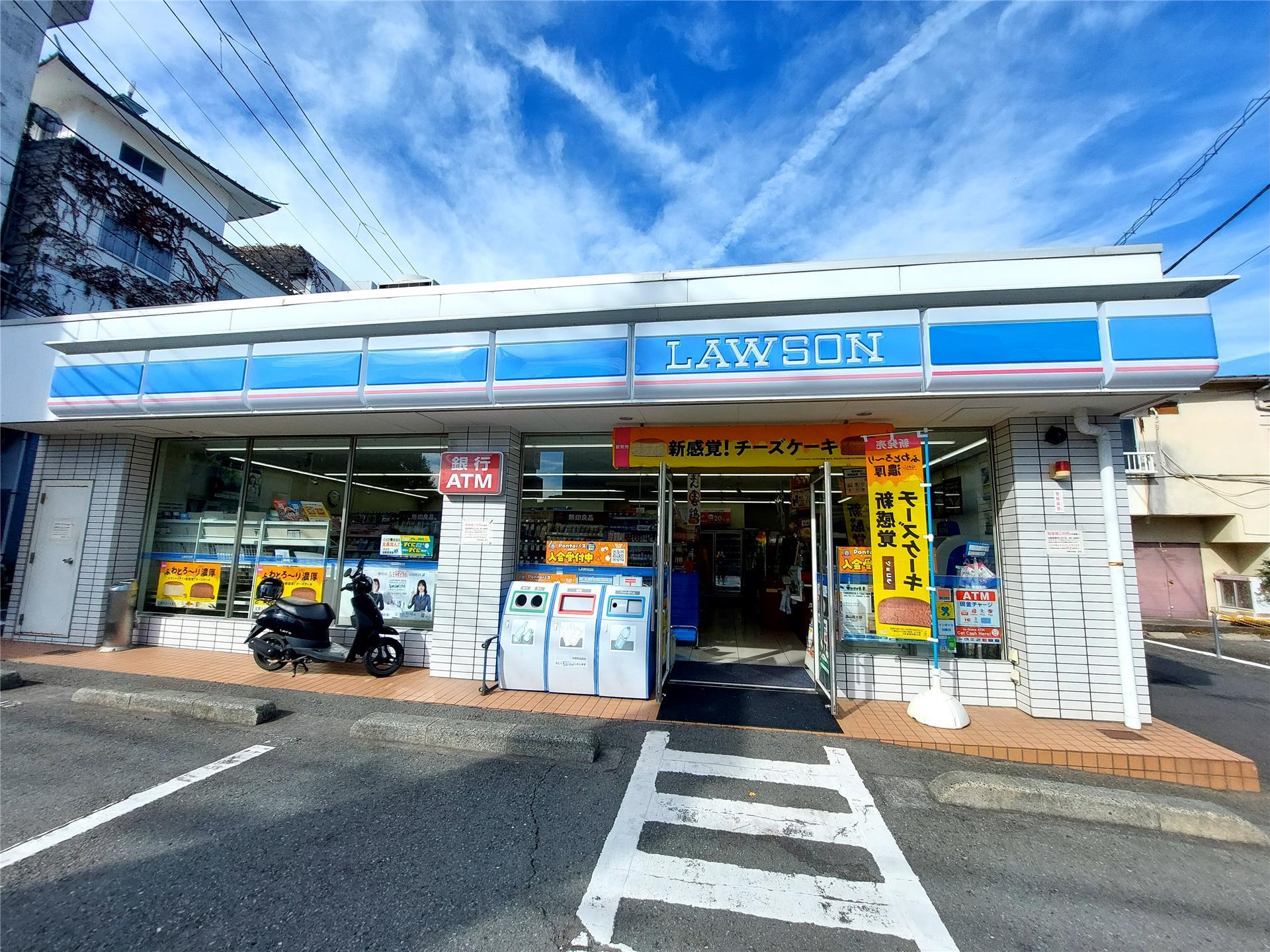 コンビニ　ローソン伊東中央（コンビニ）まで30m