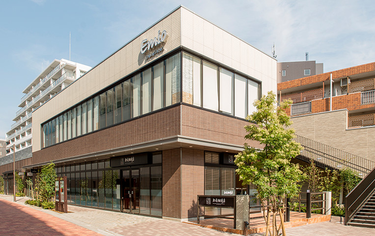 ショッピングセンター　Emio石神井公園（ショッピングセンター）まで749m