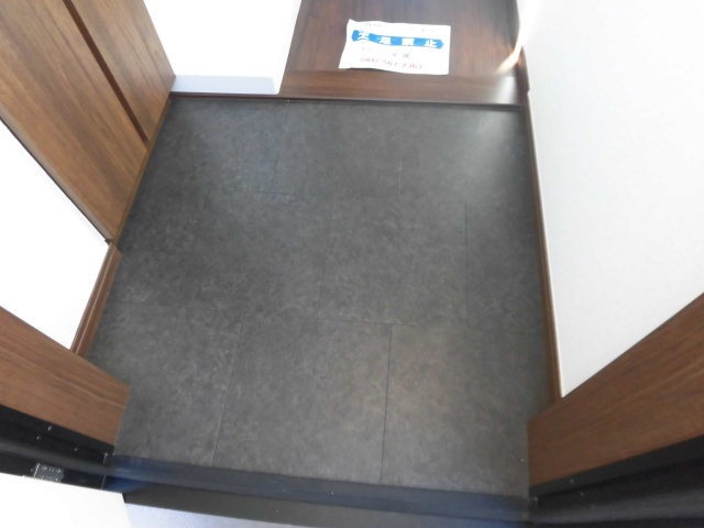 玄関　CATV光ファイバ－