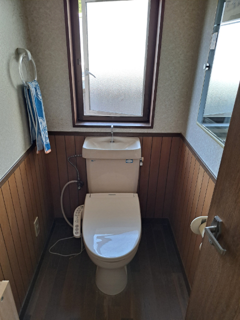 名鉄広見線 御嵩口駅 徒歩57分 2階建 築50年のトイレ写真