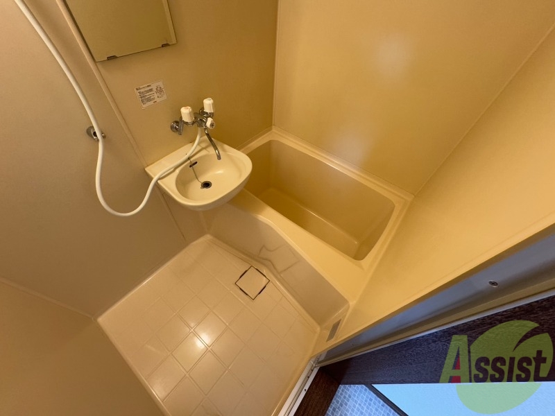 バス・シャワールーム　ユニットバスです。疲れを癒すのに欠かせませんね！