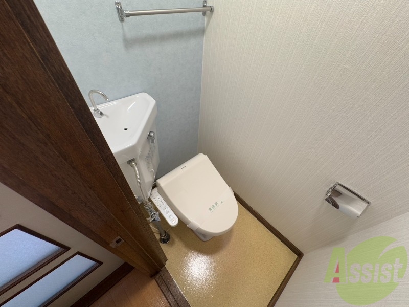 トイレ　こちらはトイレです。清潔感があり、安心して使用できます。