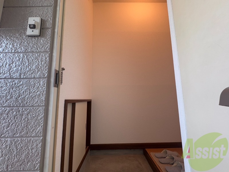 玄関　玄関の様子です。明るい印象ですね。気分もあがりそう。