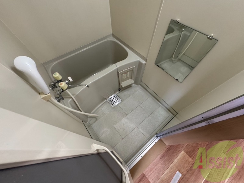 バス・シャワールーム　ユニットバスです。疲れを癒すのに欠かせませんね！