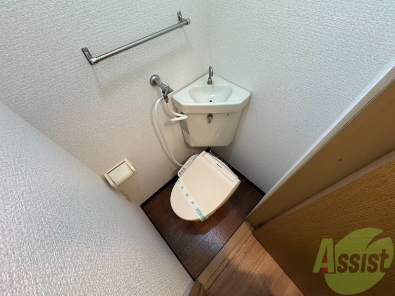 トイレ　こちらはトイレです。清潔感があり、安心して使用できます。