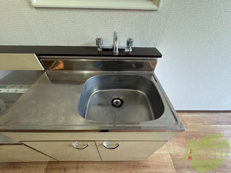 洗面設備　キッチンのシンクはピカピカで掃除意欲が湧いてきそう！