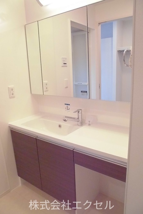 洗面設備　洗髪洗面化粧台です。