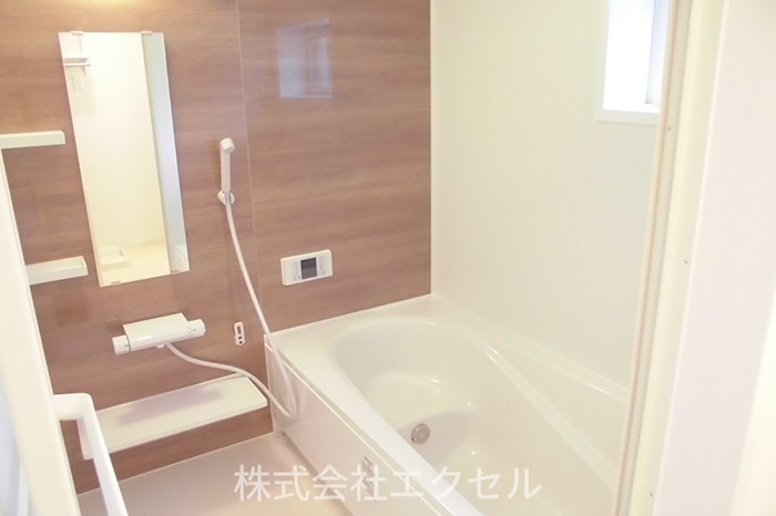 バス・シャワールーム　追い焚き、浴室乾燥機付き。