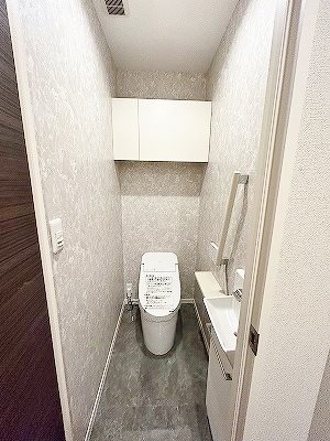トイレ　★タンクレス温水洗浄便座トイレ★