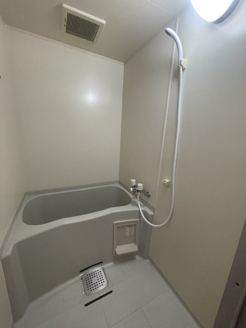 バス・シャワールーム　同物件別号室のものです。