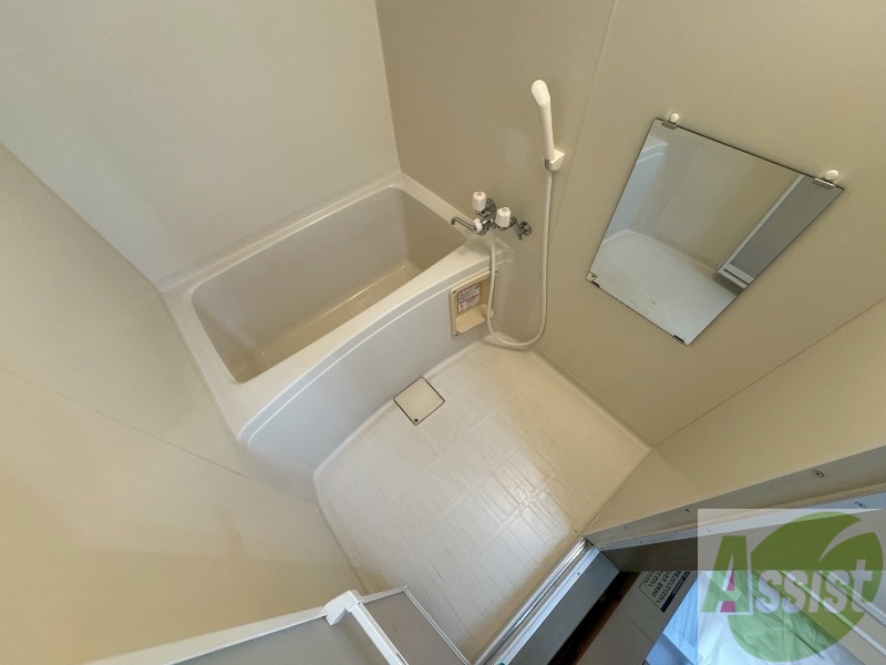 バス・シャワールーム　ユニットバスです。疲れを癒すのに欠かせませんね！