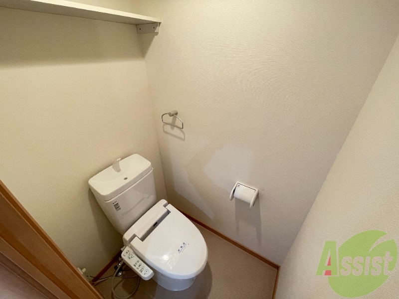 トイレ　嬉しいウォシュレット機能付きです。シャワートイレは便利ですね