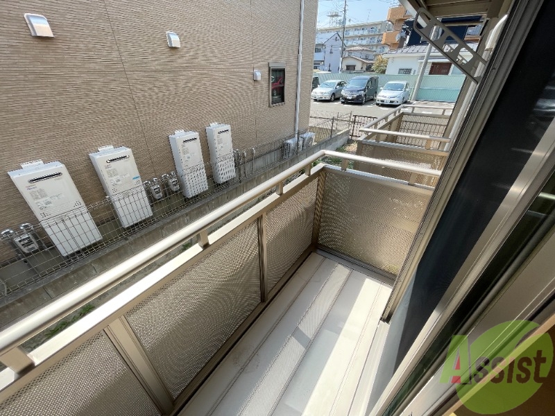 バルコニー　バルコニーがあるので洗濯物は外に干せそうですね～