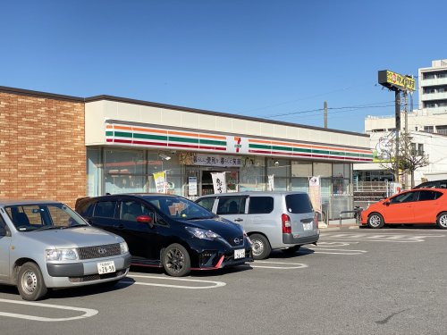コンビニ　セブンイレブン 東海市東海町3丁目店（コンビニ）まで611m