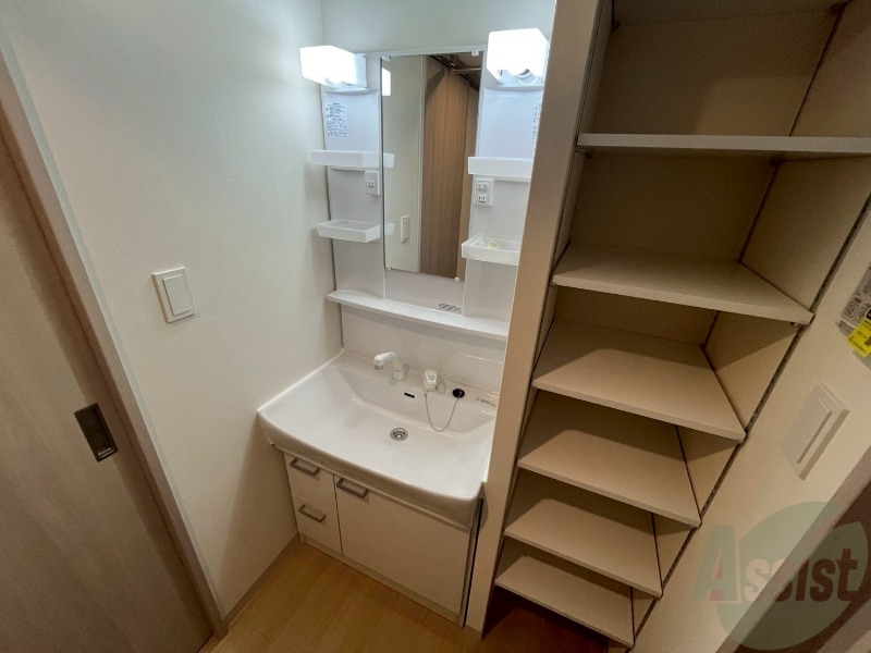 洗面設備　こちらに洗面台があります。朝の洗顔はこちらで。