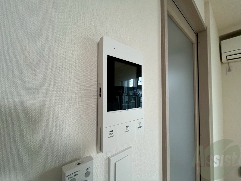 セキュリティ　ＴＶモニター付インターホンです。来客者の顔が見えるので安心！