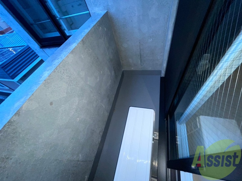 バルコニー　バルコニーは幅があり、広い印象を受けました。