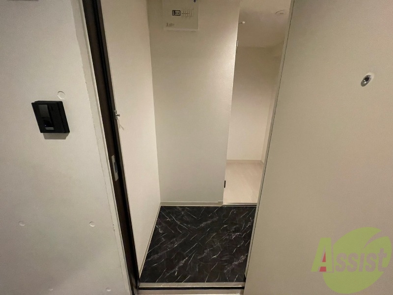 玄関　玄関にも収納があるのですっきり片付きますね！