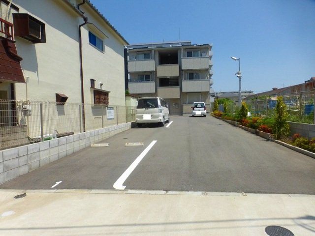 駐車場　敷地内駐車場（現在満車です）+