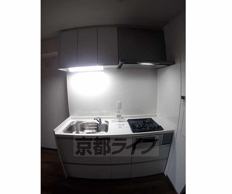 キッチン　二口ガスコンロ付いています。