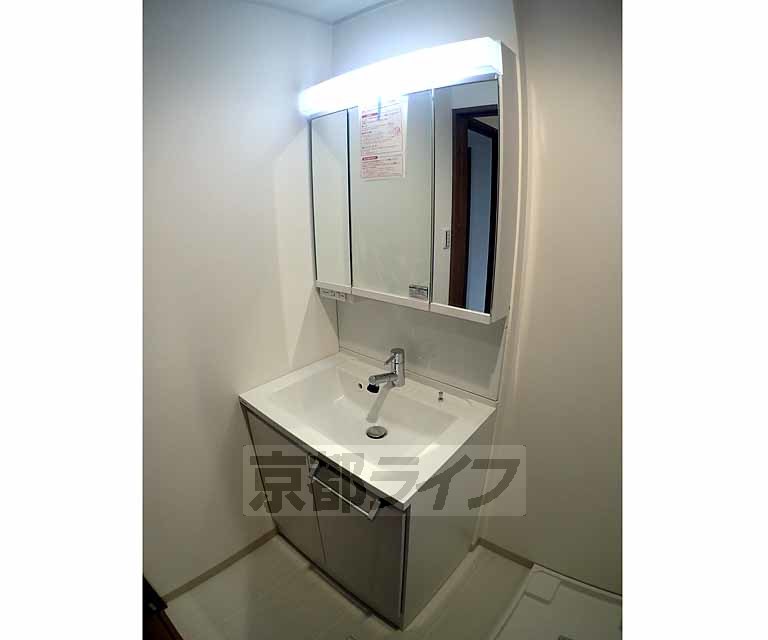 洗面設備　独立洗面台です。