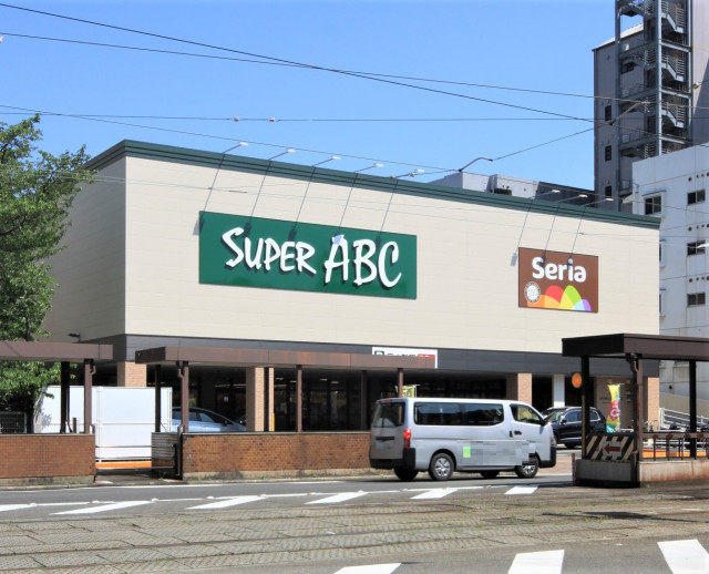 スーパー　スーパ－ＡＢＣ上一万店（スーパー）まで700m