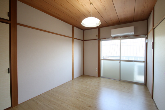 居室・リビング　※他号室の写真です