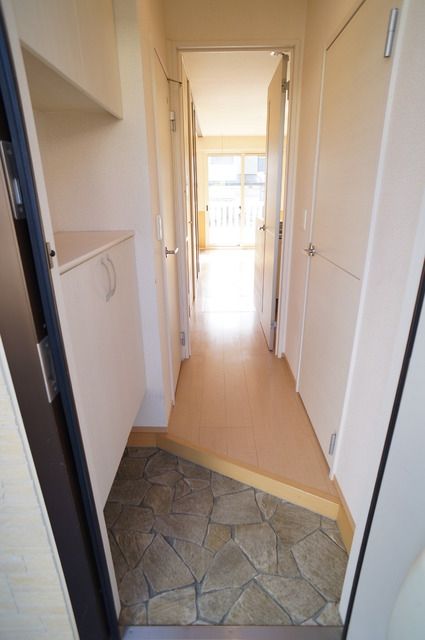 玄関　他号室。参考写真