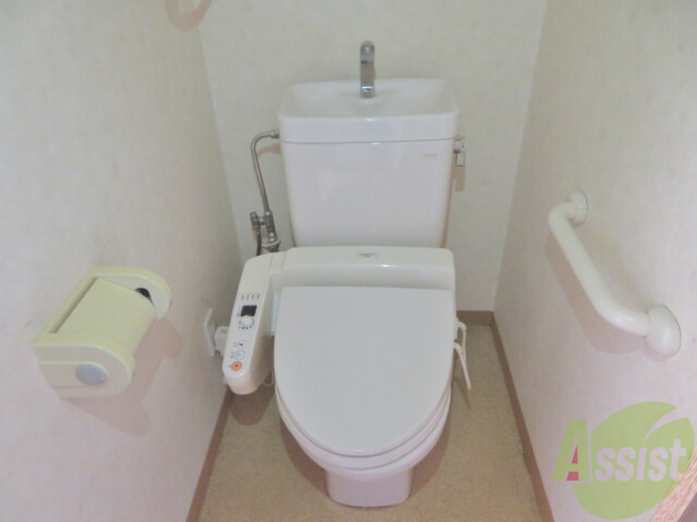 トイレ　ウォシュレット付きなのでゆったりできそうですね。