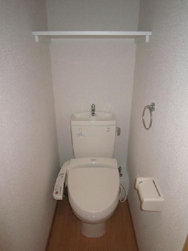 トイレ　温水洗浄便座有・収納棚有