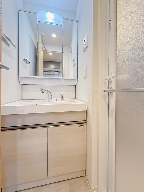 洗面設備　※写真は同タイプ住戸です。