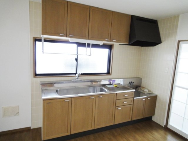 キッチン　写真は別号室のものです。