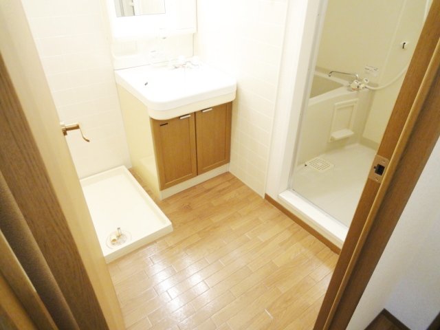 洗面設備　写真は別号室のものです。