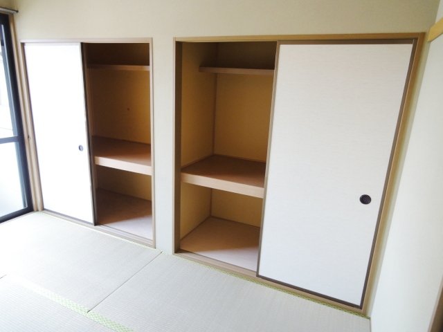収納　写真は別号室のものです。