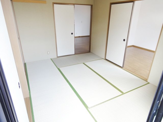 その他　写真は別号室のものです。