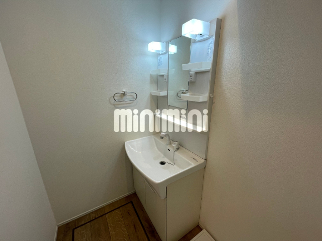 洗面設備　清潔感のある洗面スペースです。