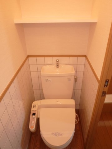 トイレ　別部屋の写真です