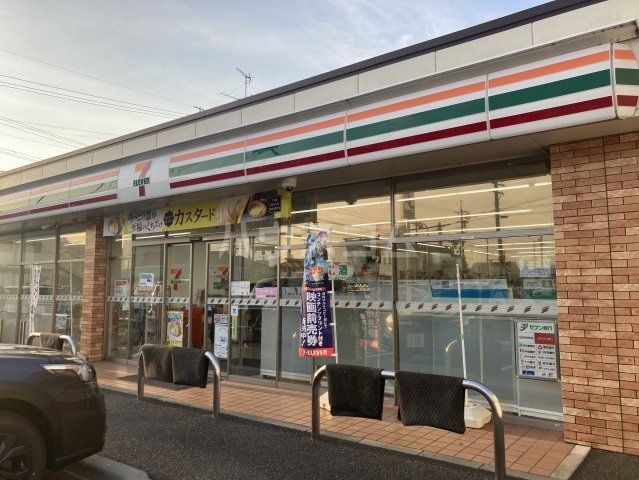 コンビニ　セブンイレブン 小牧新町2丁目店（コンビニ）まで590m