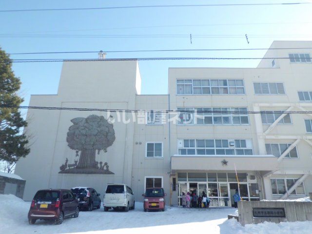 小学校　西岡小学校（小学校）まで1006m