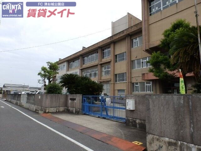 小学校　津市立育生小学校（小学校）まで830m