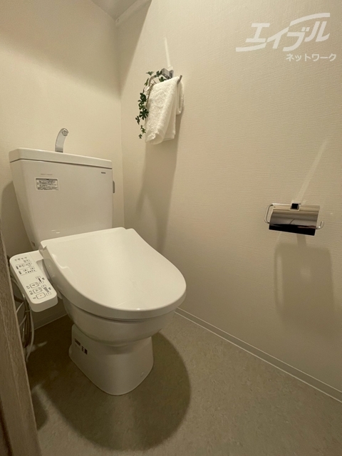 トイレ　ウォシュレット付きトイレになります。