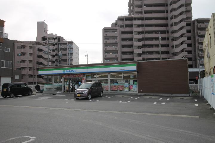 コンビニ　ファミリーマート中川富川町店（コンビニ）まで549m