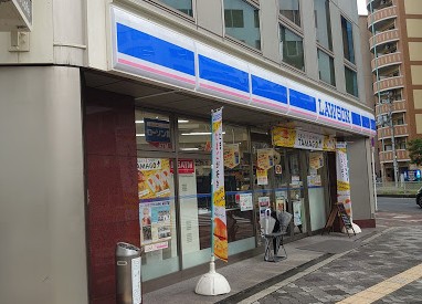 コンビニ　ローソン東淀川東中島二丁目店（コンビニ）まで182m