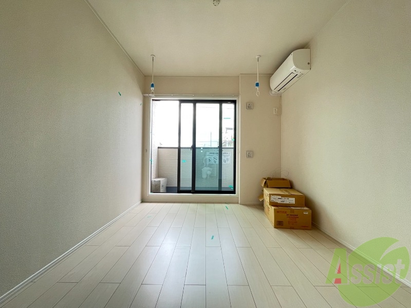 居室・リビング　８．７帖の洋室です。生活のメインとなる部屋ですね。