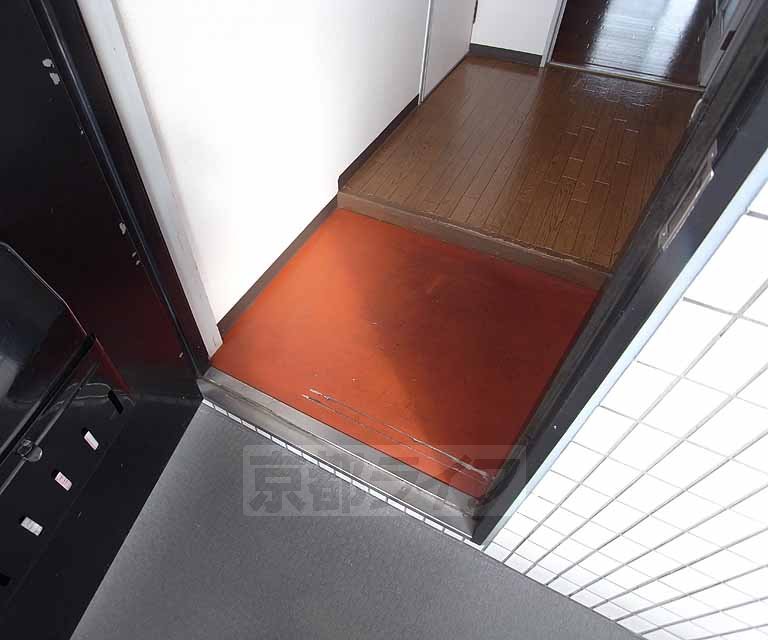 玄関　段差の低い玄関です。