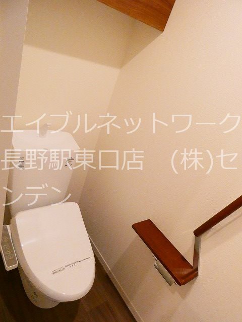 トイレ　写真は102号室（参考）