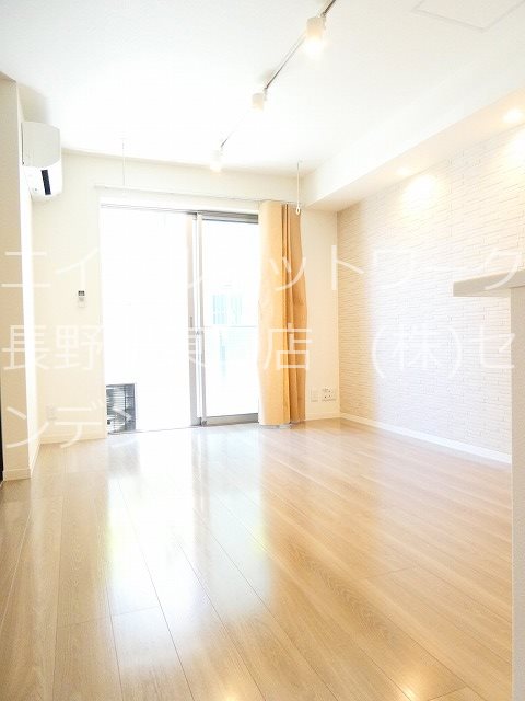 居室・リビング　写真は102号室（参考）