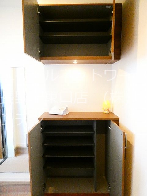 玄関　写真は102号室（参考）